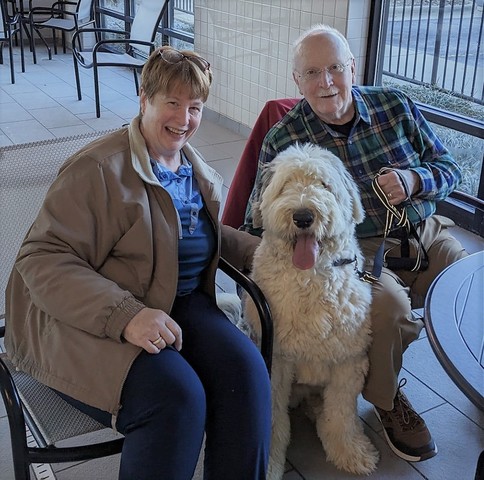 /images/dogs/374/Fergus_with_new_parents.jpg